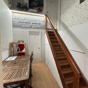 Airbhouse Private & Homestay Seville